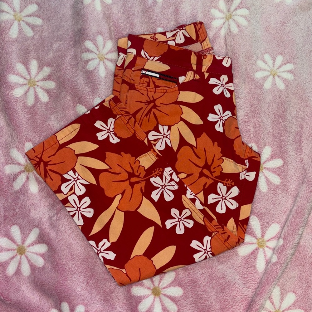 Tommy Hilfiger hibiscus jeans with Tommy logo on the front pocket size S